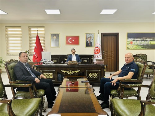AFYONKARAHİSAR TÜRK TELEKOM MÜDÜRÜ MEHMET MURAT USLUER VE TİCARET İL MÜDÜRÜ MAHMUT YAYLA’DAN KAYMAKAMIMIZ YASİN AKGÜL’E HAYIRLI OLSUN ZİYARET 