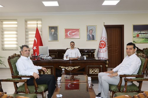 EMİRDAĞ BELEDİYE BAŞKANI SERKAN KOYUNCU’DAN KAYMAKAMIMIZ YASİN AKGÜL’E HAYIRLI OLSUN ZİYARETİ 