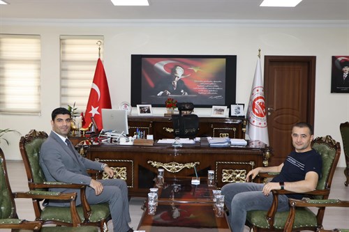 TAYİNİ ÇIKAN KAYMAKAM BİLİCİ’YE, BAYAT KAYMAKAMI’NDAN HAYIRLI OLSUN ZİYARET